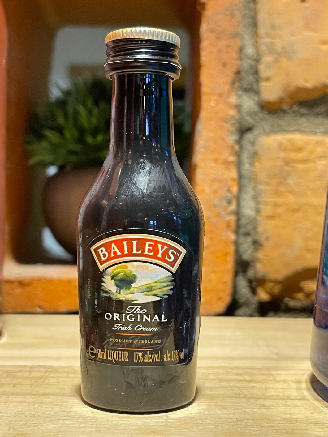 Baileys Irish Cream , 17%abv, 5cl
