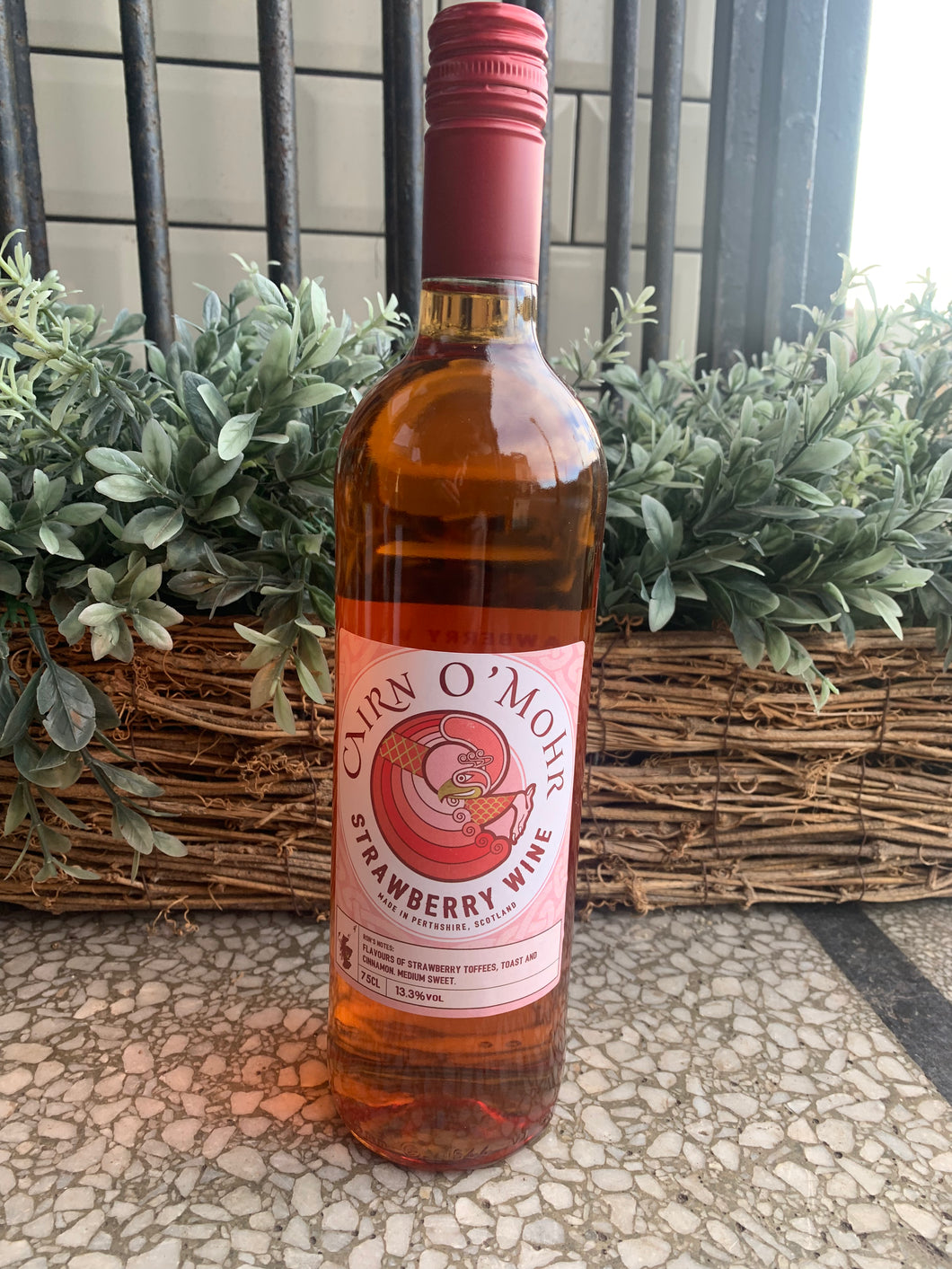 Cairn O’Mohr Strawberry Wine - 75cl 13%